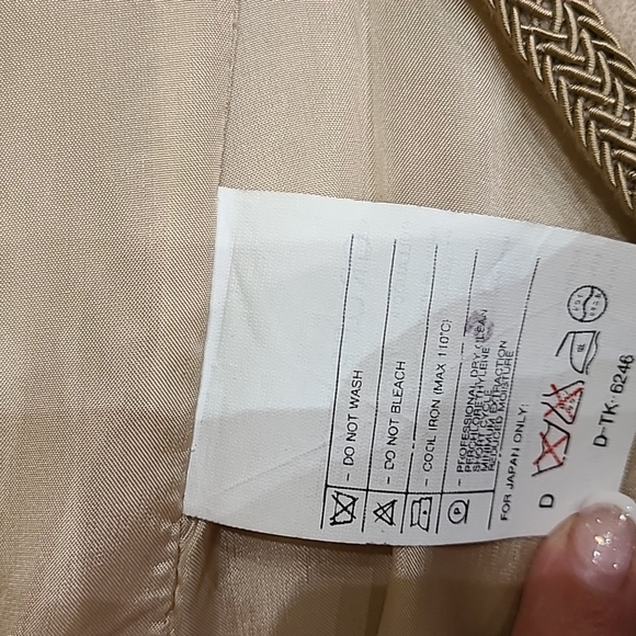 Giorgio Armani cashmere coat with beautiful trim. Size 42 / US 8 Made in Italy - Picture 11 of 12